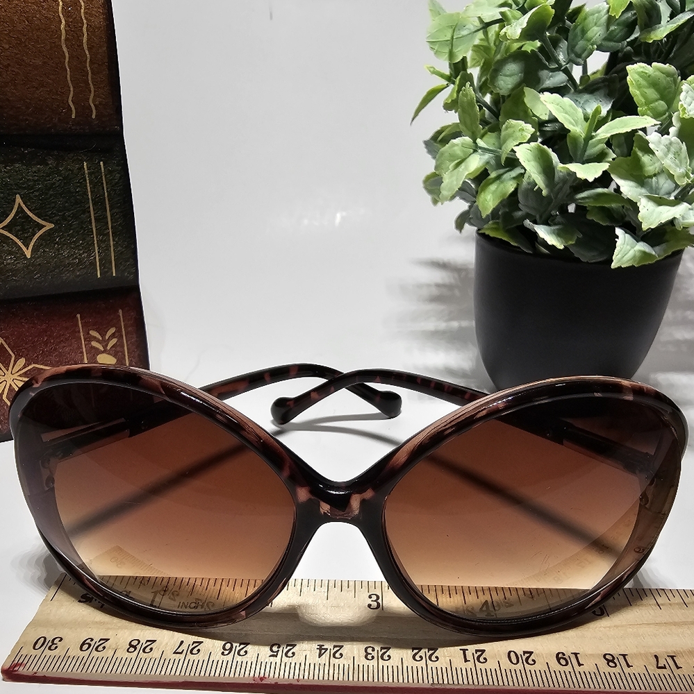 Jessica Simpson J551 Tortoise Shell Cat Eye Butterfly Sunglasses